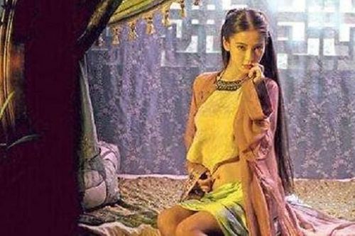 Tại sao đàn ông thời xưa có ba, bốn thê thiếp vẫn lui tới các nhà chứa? Bốn lý do này nói lên sự thật!