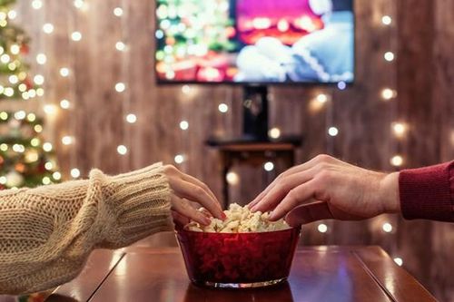 Những bộ phim cặp đôi không nên bỏ lỡ trong đêm Giáng sinh