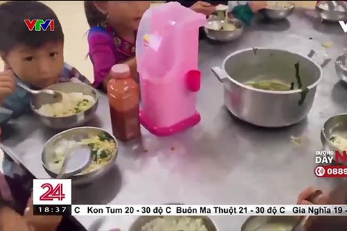 Bất thường bữa ăn bán trú vùng cao: 11 học sinh ăn 2 gói mì tôm chan cơm