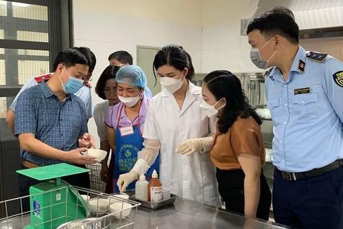 Triển khai đợt kiểm tra cao điểm về an toàn thực phẩm tại 10 tỉnh/thành phố trọng điểm