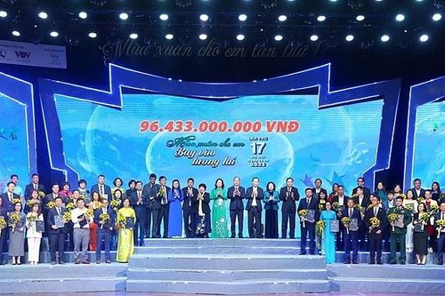 Tập đoàn Xăng dầu Việt Nam ủng hộ 2 tỷ đồng tại Chương trình 'Mùa xuân cho em'