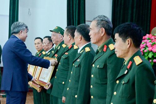 Gặp mặt cán bộ quân đội nghỉ hưu, nghỉ công tác