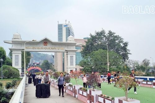 Tạo điều kiện thuận lợi nhất cho người dân, du khách xuất - nhập cảnh