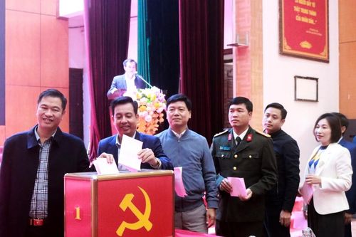 Bát Xát lấy phiếu tín nhiệm đối với các đồng chí Ủy viên Ban Thường vụ Huyện ủy