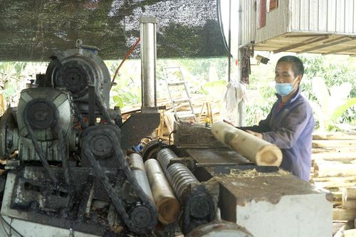 Nỗ lực vượt khó trong sản xuất công nghiệp, tiểu thủ công nghiệp