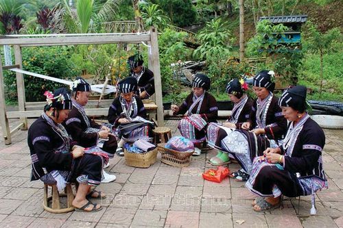 Độc đáo văn hóa dân tộc Lự