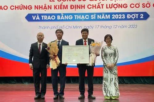 Trường Đại học Kinh tế - Tài chính TP HCM vinh danh và trao 196 bằng thạc sĩ