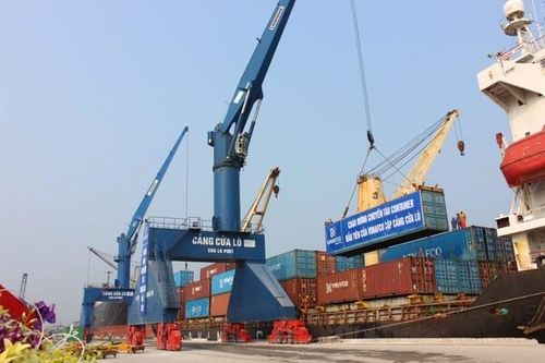Ban hành quyết định hỗ trợ tàu hàng container tại cảng Cửa Lò