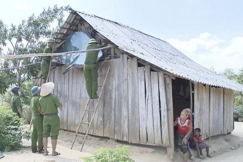 Lực lượng Công an xã giúp người dân vùng biên giới thoát nghèo