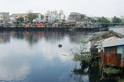 Cần chính sách đột phá để di dời nhà trên và ven kênh rạch
