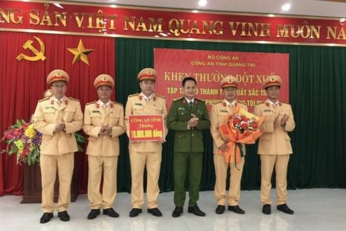 CSGT Công an tỉnh Quảng Trị được khen thưởng vì liên tiếp lập thành tích xuất sắc