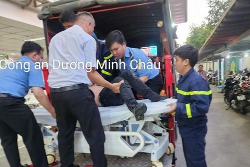 Cảnh sát chữa cháy được nhân dân khen khi kịp thời cứu người bị TNGT