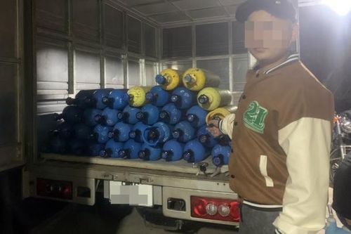 Trên đường chở 'khí cười' đi tiêu thụ thì bị 'tóm'