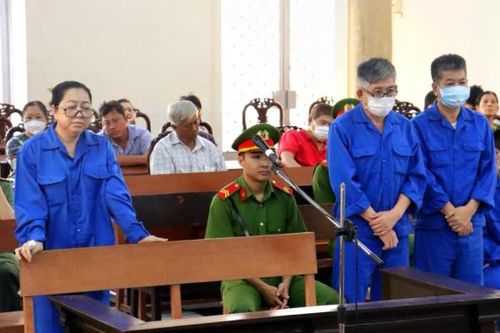 Hai cán bộ trả giá đắt vì giúp 'trùm buôn lậu' Mười Tường rửa tiền bất chính