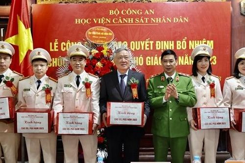 Học viện CSND trao quyết định bổ nhiệm chức danh GS, PGS năm 2023