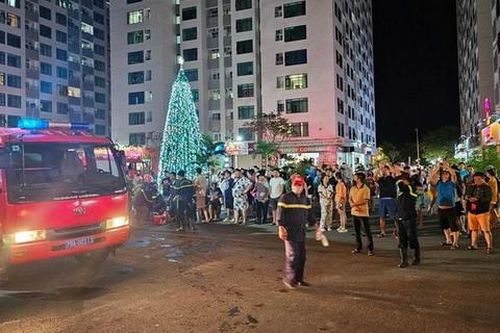 Hàng trăm người chạy khỏi chung cư Mường Thanh Viễn Triều sau khi khói lửa bốc lên