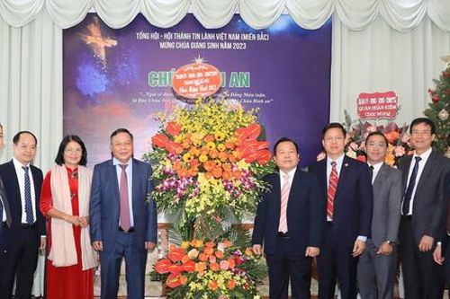 Phó Bí thư Thành ủy Nguyễn Văn Phong chúc mừng Giáng sinh Hội Thánh Tin lành Việt Nam (miền Bắc)
