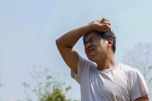 Cơn bốc hỏa ở nam giới tuổi trung niên - nguyên nhân và cách cải thiện
