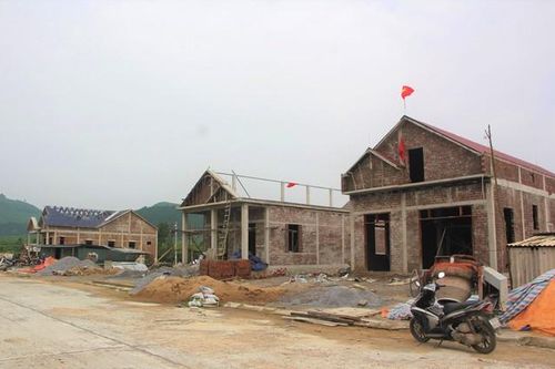 Người dân vùng tái định cư Dự án cao tốc Bắc – Nam phấn khởi dựng nhà ổn định cuộc sống