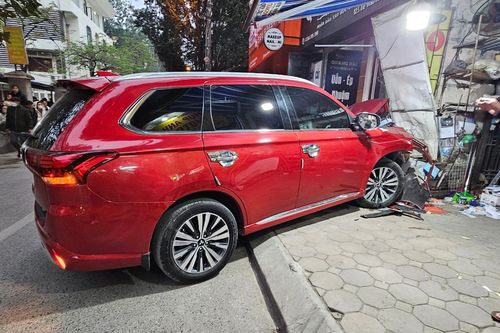Nam lái xe đâm liên tiếp khiến 1 người tử vong