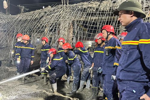 Sập giàn giáo, một công nhân bị hàng trăm khối bê tông vùi lấp
