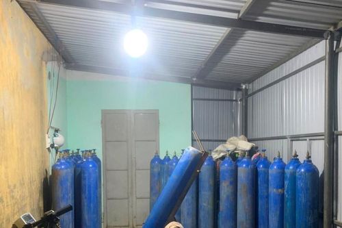 Quảng Nam: Phát hiện kho chứa bình khí cười không rõ nguồn gốc