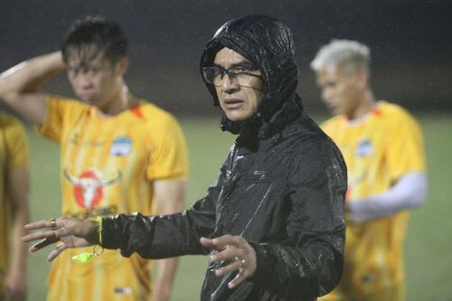 HAGL có thể chia tay HLV Kiatisuk, nhà tài trợ của CLB đã có động thái 'đặc biệt'