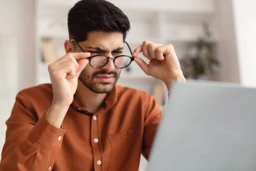 Màn hình máy tính gây bệnh cận thị nhiều hơn điện thoại