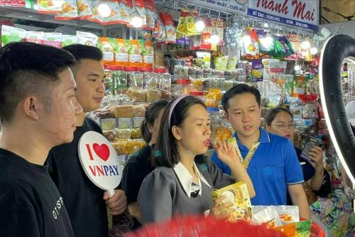 Đẩy mạnh livestream, bán hàng qua mạng