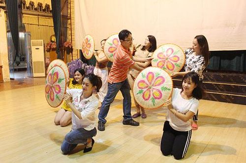 Người 'thổi hồn' cho những điệu múa Tây Bắc
