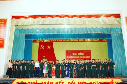 Học tiếng Mông giúp cán bộ, quân nhân dễ dàng tiếp cận địa bàn