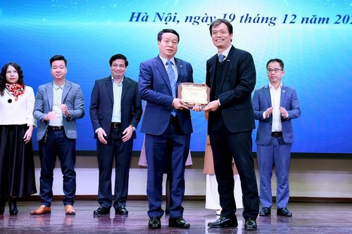 Gần 300 doanh nghiệp tham gia đào tạo với Trường ĐH Kinh tế quốc dân