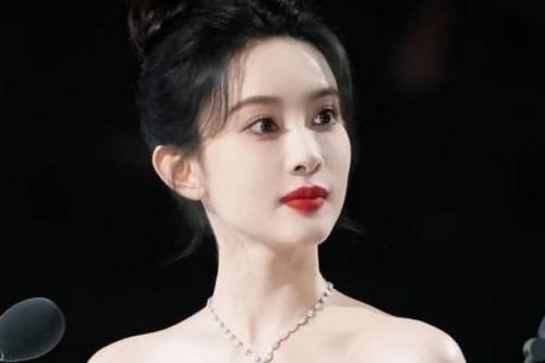 Mỹ nhân Trung Quốc Mạnh Tử Nghĩa chọn hai bộ đầm đến từ nhà mốt Việt để dự sự kiện