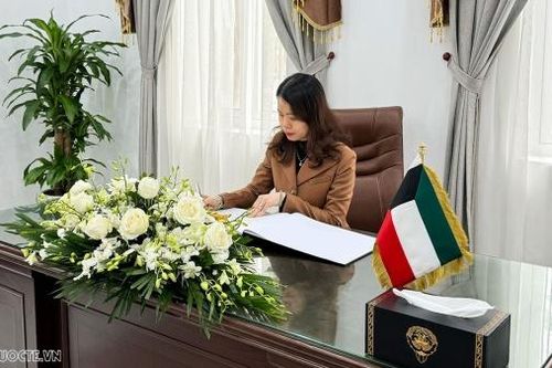 Lãnh đạo Bộ Ngoại giao ghi sổ tang tưởng niệm Quốc vương Kuwait Sheikh Nawaf Al-Ahmad Al-Jaber Al-Sabah