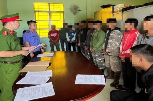 Gia Lai: Khởi tố 18 thanh, thiếu niên mang theo hung khí hỗn chiến trong đêm