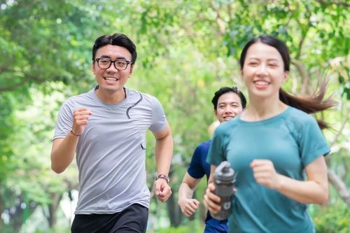 Công ty trả tiền thưởng Tết cho nhân viên theo số km chạy bộ hằng tháng