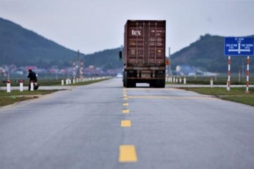 Vì sao ngã tư 'tử thần' trên đường ven biển Hà Tĩnh không lắp đèn tín hiệu?