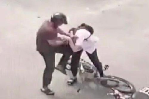 Phụ huynh đánh học sinh lớp 9 nhập viện khai bị nạn nhân xúc phạm nên 'tát cảnh cáo'