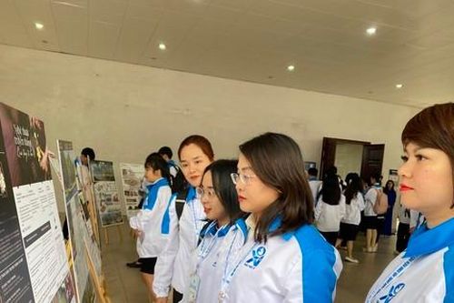 Tạo điều kiện để sinh viên tham gia xây dựng Đảng, xây dựng hệ thống chính trị