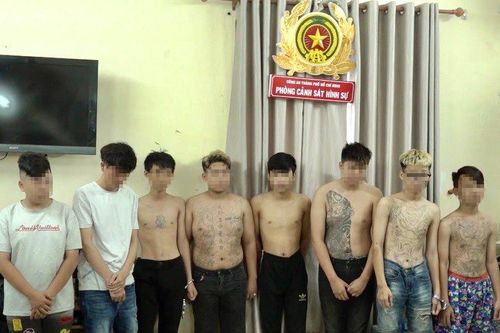Bắt băng nhóm thiếu niên ở TPHCM chuyên cướp giật trong đêm