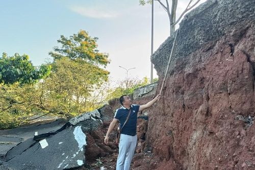 Cận cảnh Quốc lộ 14 bị đứt đôi 1 làn đường sau hơn 4 tháng sụt lún