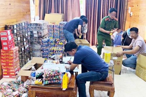 Triệt phá đường dây buôn bán pháo nổ quy mô lớn trên không gian mạng