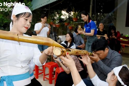 Về làng Lung trải nghiệm văn hóa dân tộc Thổ