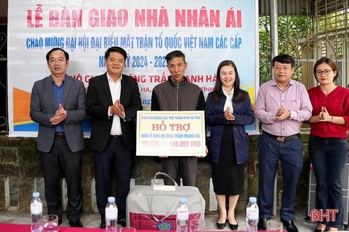 Bàn giao nhà nhân ái cho hộ nghèo ở TP Hà Tĩnh