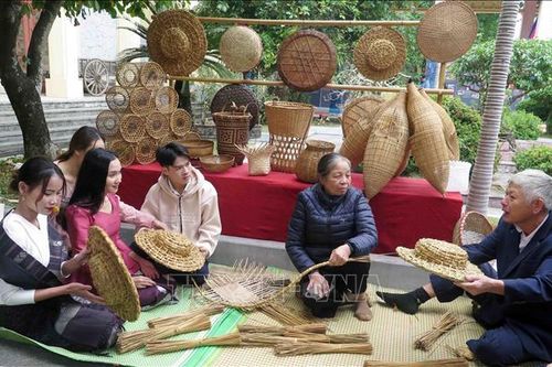 Trưng bày chuyên đề 'Thủ công mỹ nghệ ASEAN gắn với bảo vệ môi trường'