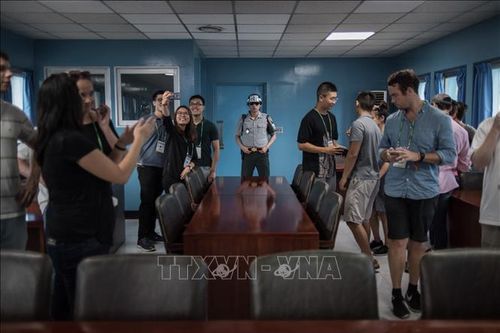 Binh sĩ bên phía Hàn Quốc tại làng đình chiến được tái trang bị vũ khí sau 5 năm