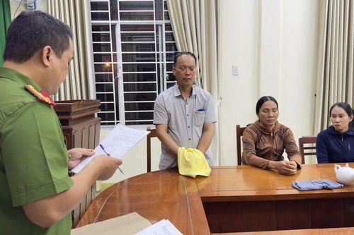 Khởi tố người đàn ông đánh bạn học của con trai