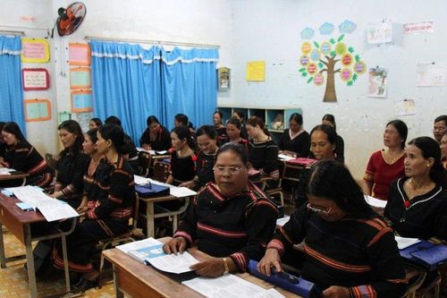 Những lớp học đặc biệt dành cho người lớn tuổi ở Gia Lai