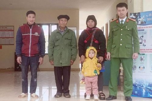 Dắt cháu nhỏ từ Yên Bái sang Lào Cai thăm con gái, cụ ông rơi vào tình cảnh trớ trêu không ngờ