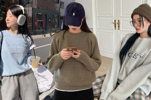Ngoài áo len cổ cao còn có 4 kiểu áo khác giữ ấm cực tốt